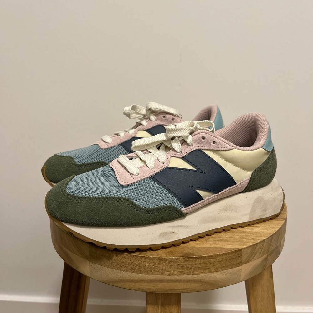 New Balance 237